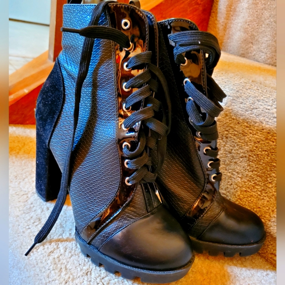 Cute sporty yet dressy boots! Features leather and suede for a must trendy look.